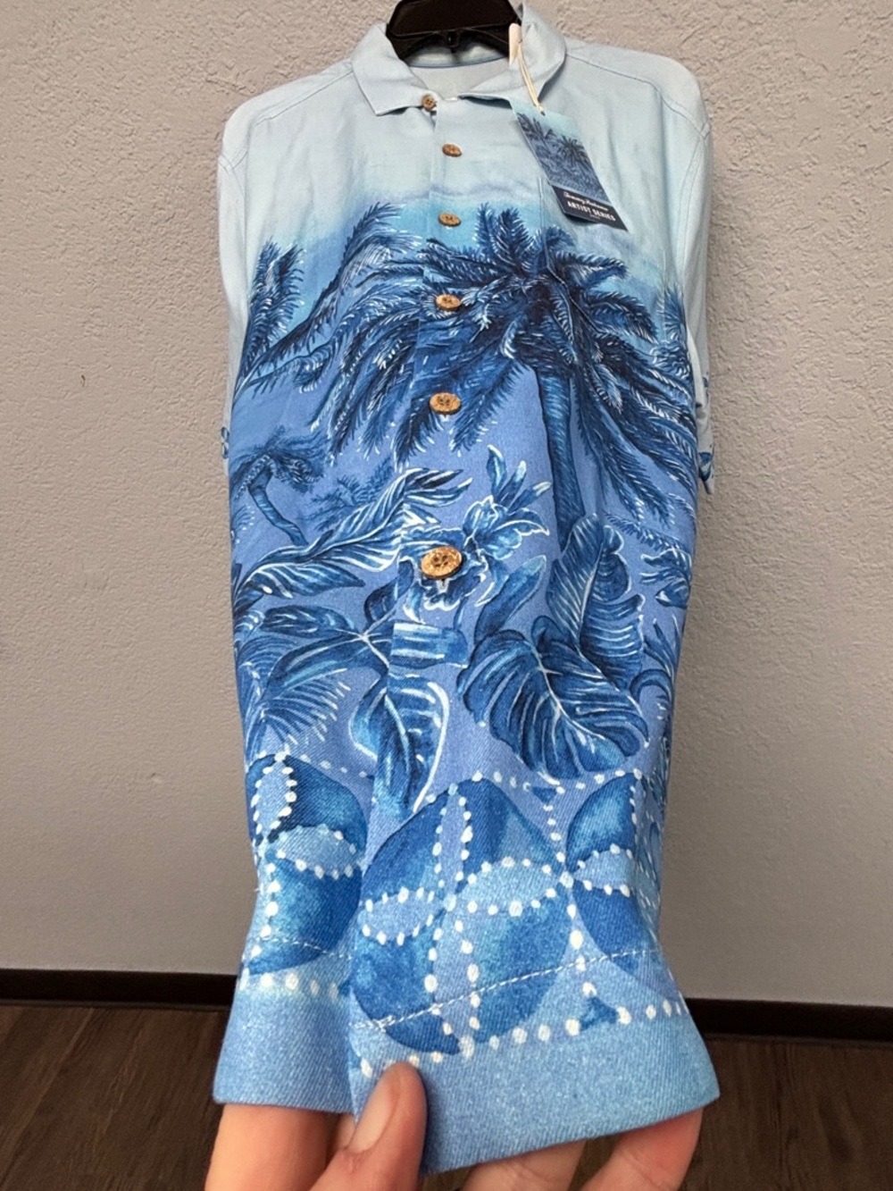 NWT Tommy Bahama Blue Gradient Palm-Print Button-Down Short Sleeve Shirt - Picture 8 of 12